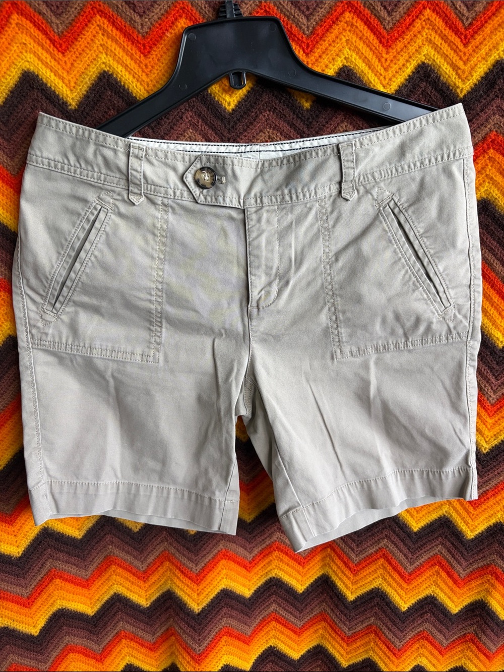 Eddie Bauer Mercer fit khaki cotton shorts, 7.5” inseam